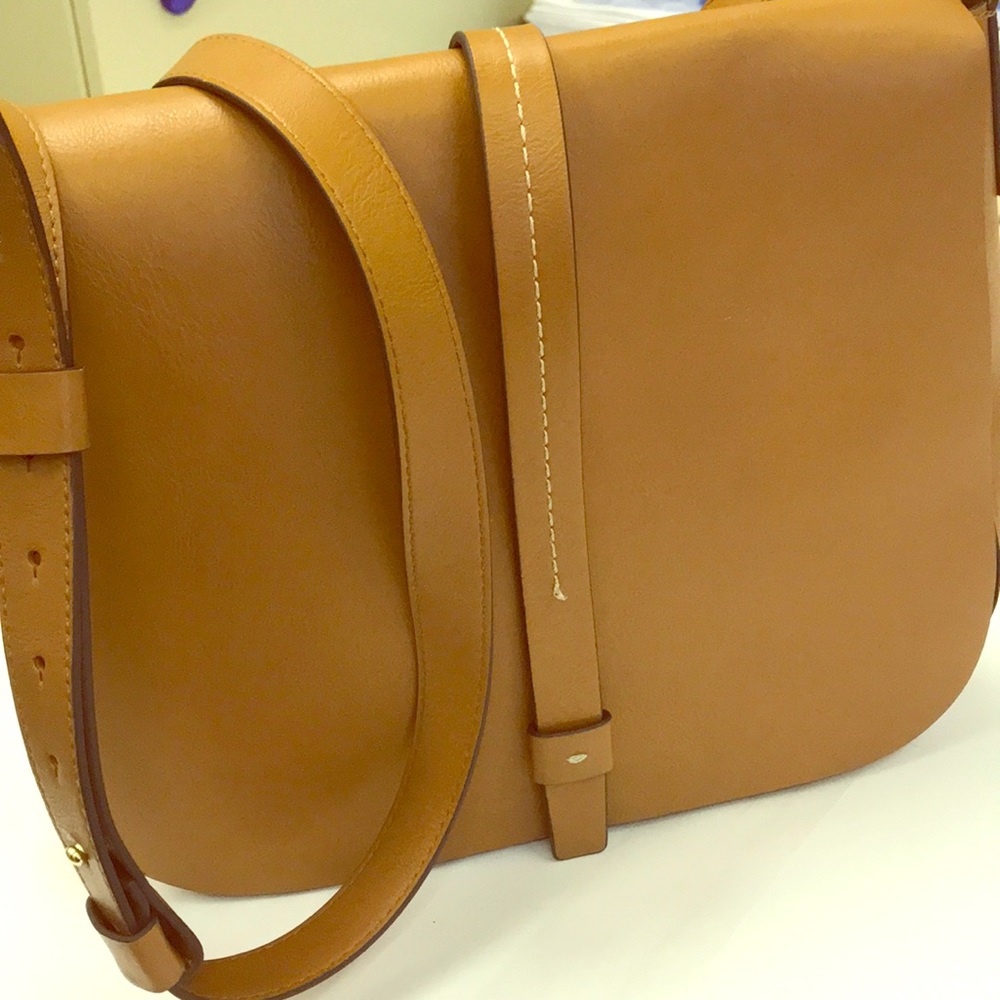 Gap Crossbody Saddle bag